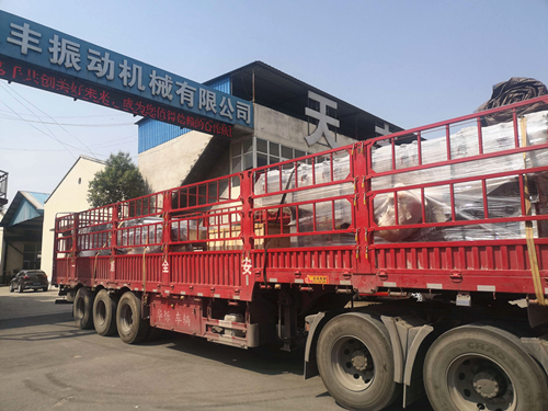 全不銹鋼噴砂直線振動篩已發(fā)貨,請?jiān)?jīng)理注意查收！